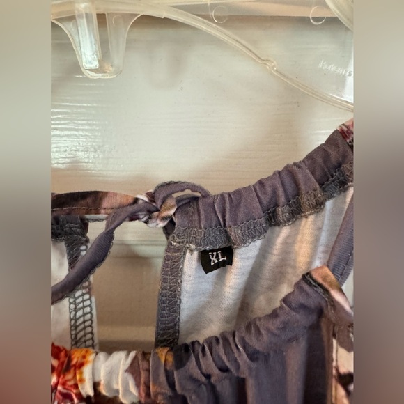 Floral knee length halter dress - Picture 3 of 3